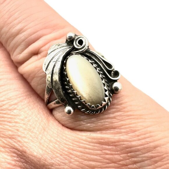 Native Americans Ring Sterling Silver Mother of Pearl Size 7.75 - Picture 1 of 7